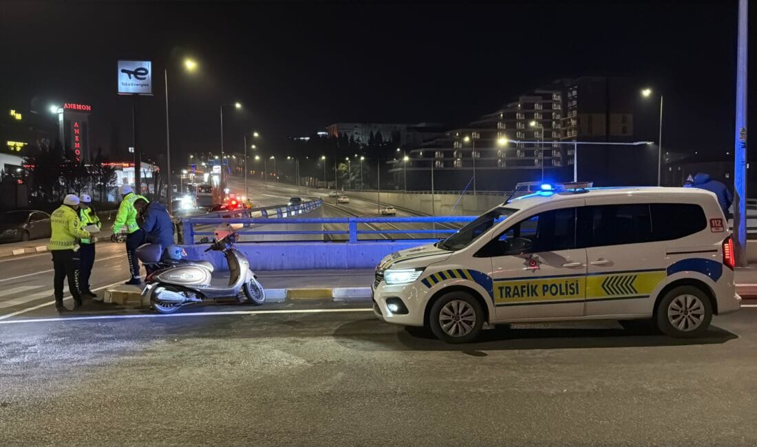 Karabük’te direksiyon hakimiyetini kaybederek devrilen motosiklet sürücüsü  Safranbolu Jandarma Komando Eğitim