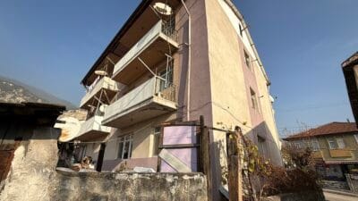 Karabük’te bir kişi sabah saatlerinde evinin önünde hareketsiz halde bulundu.