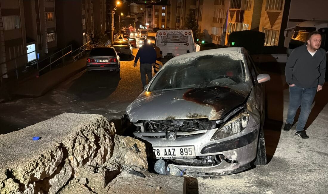 Karabük’te 0.91 promil alkollü sürücü D.A.’nın duvara çarptığı otomobil alev