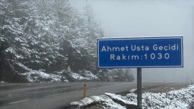 Kentin yüksek kesimlerinde iki gündür etkili olan kar yağışı devam