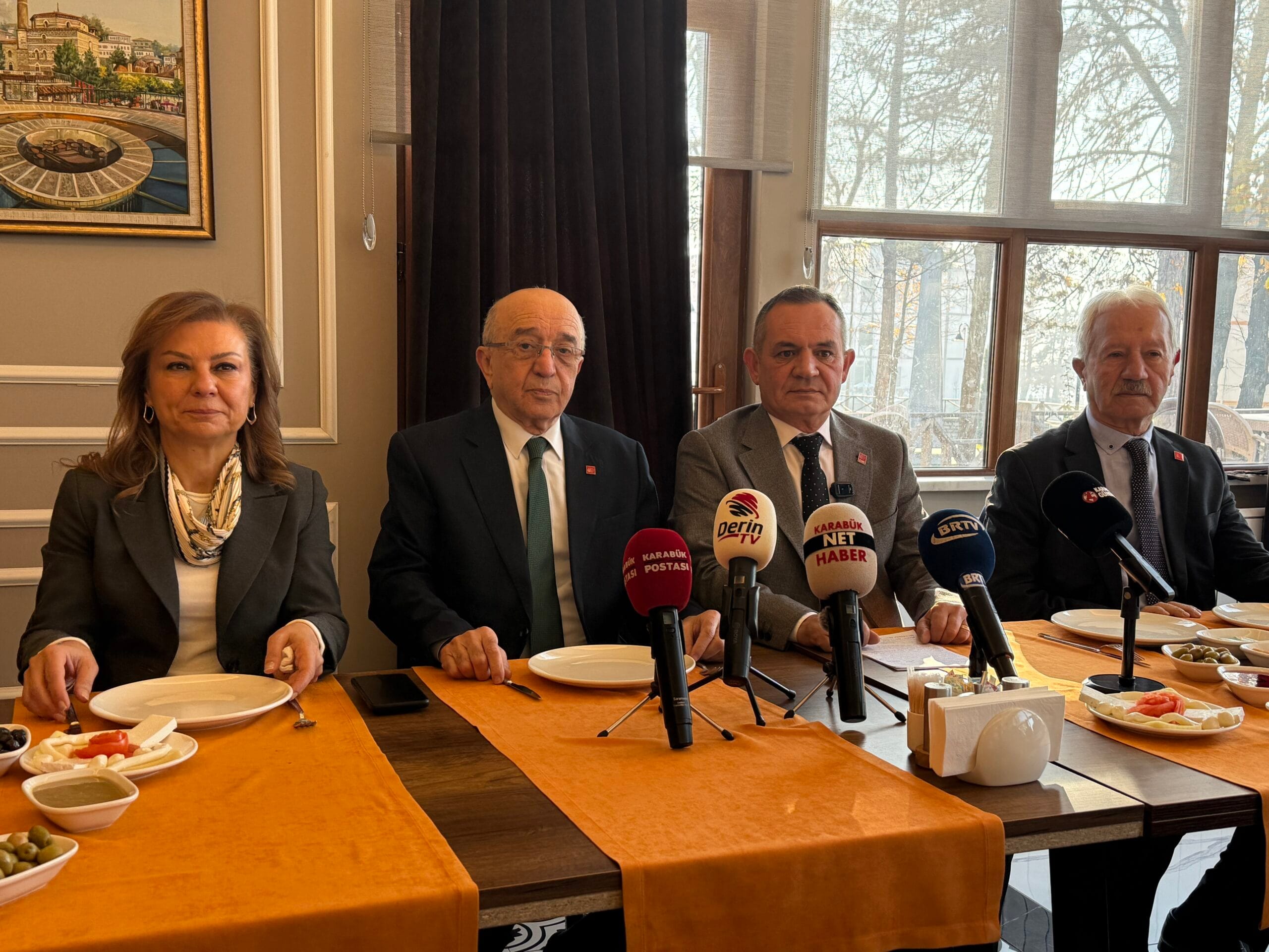 Safranbolu’da Cumhuriyet Halk Partisi (CHP) İlçe Başkanlığı tarafından düzenlenen kahvaltı