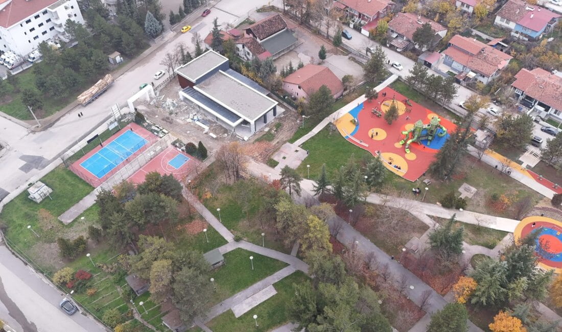 KARABÜK BELEDİYESİ 5000 EVLER SOSYAL TESİSLERİ’NDE ÇALIŞMALAR ARALIKSIZ SÜRÜYOR Karabük Belediyesi, 5000 Evler 75. Yıl Mahallesi’nde inşa edilen sosyal