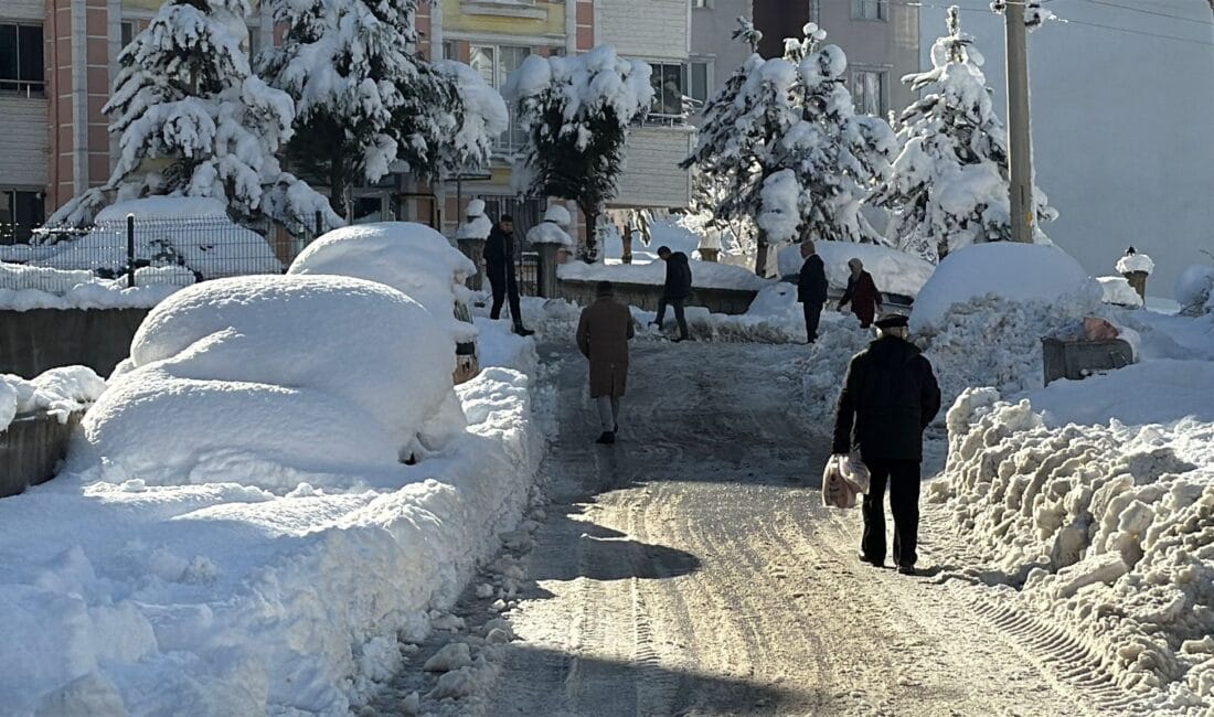 KARABÜK’TE KAR KALINLIĞI 75 SANTİMETREYE ULAŞTI Karabük’te 4 gündür aralıksız devam eden kar yağışının ardından kar