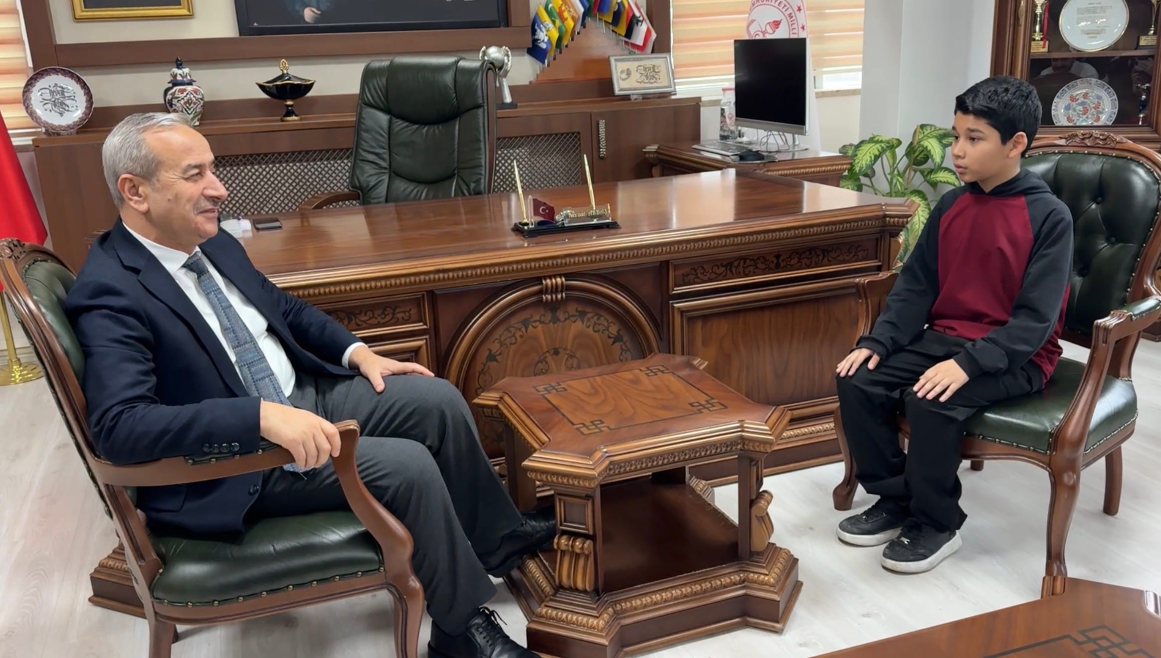 Karabük’te okula gittiği sırada İstiklal Marşı’nın okunduğunu fark eden bir