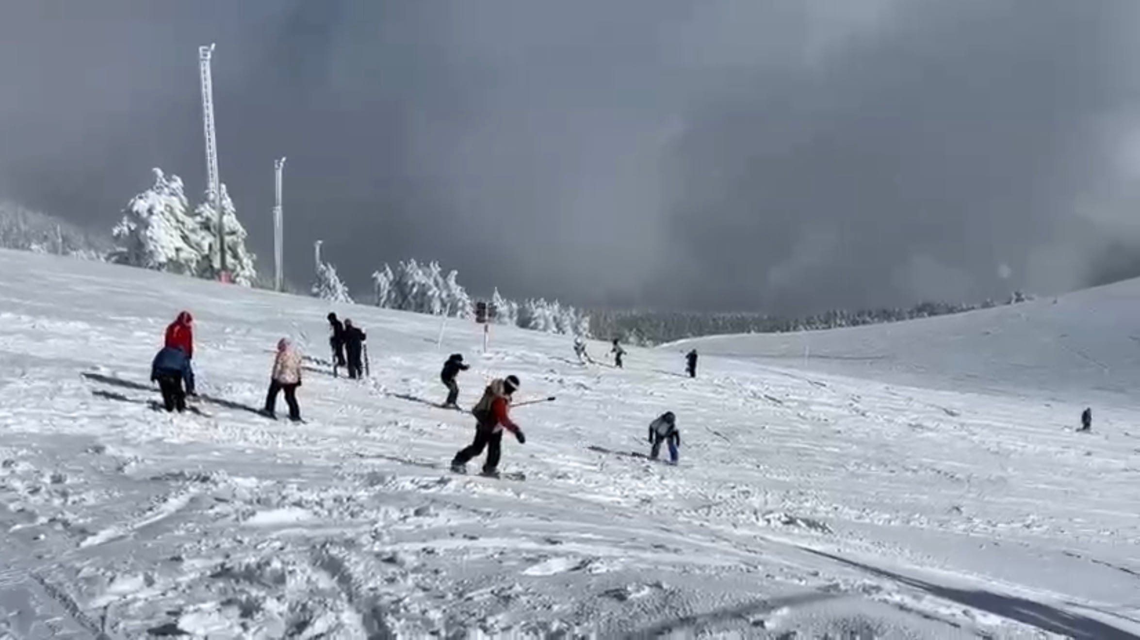 Keltepe Kayak Merkezi, hafta sonu tatilini değerlendirmek isteyen vatandaşların uğrak