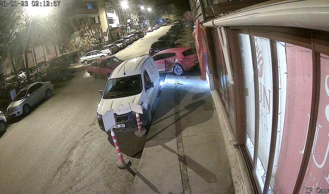 Karabük’te alkollü bir sürücünün park halindeki araçlara çarpması sonucu maddi