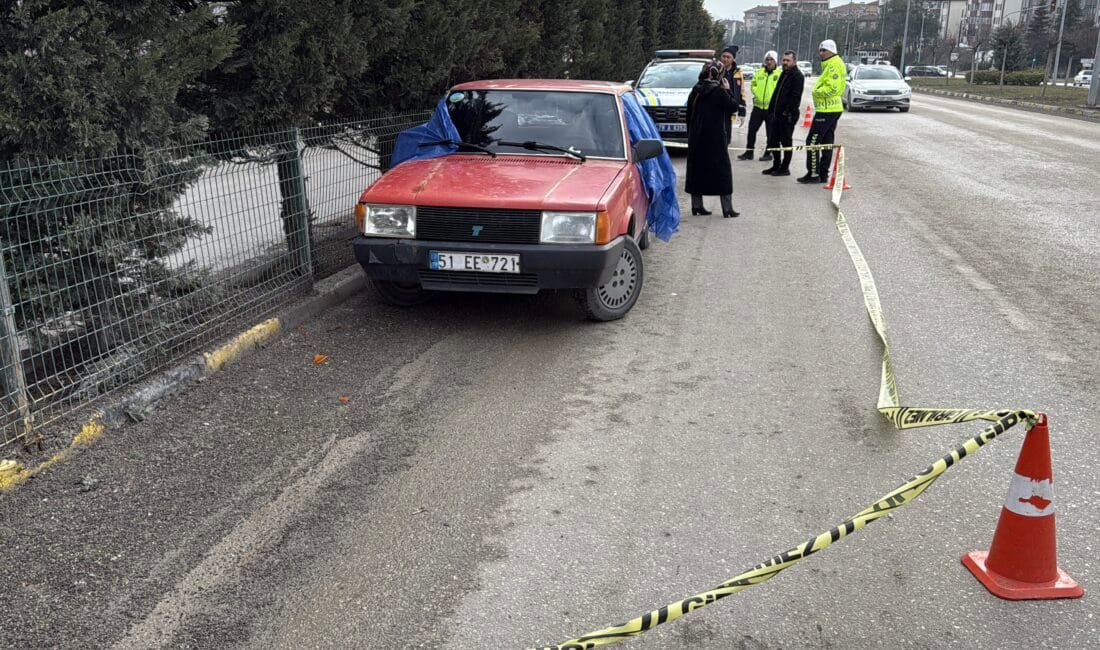 Karabük’ün Safranbolu ilçesinde seyir halindeyken rahatsızlanan otomobil sürücüsü hayatını kaybetti.