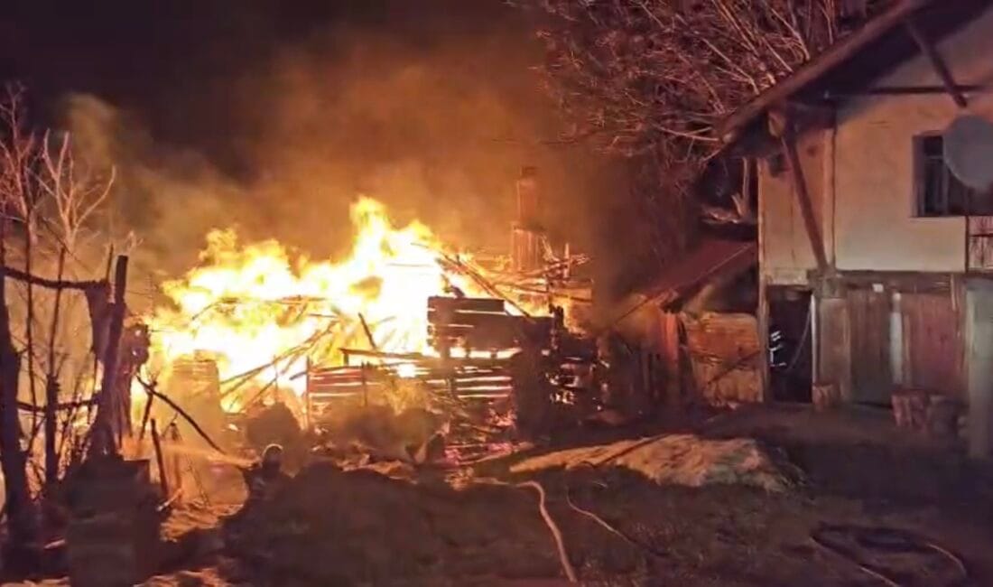 Safranbolu’da Lütfü Öz’e (65) ait 2 katlı ahşap evde yangın