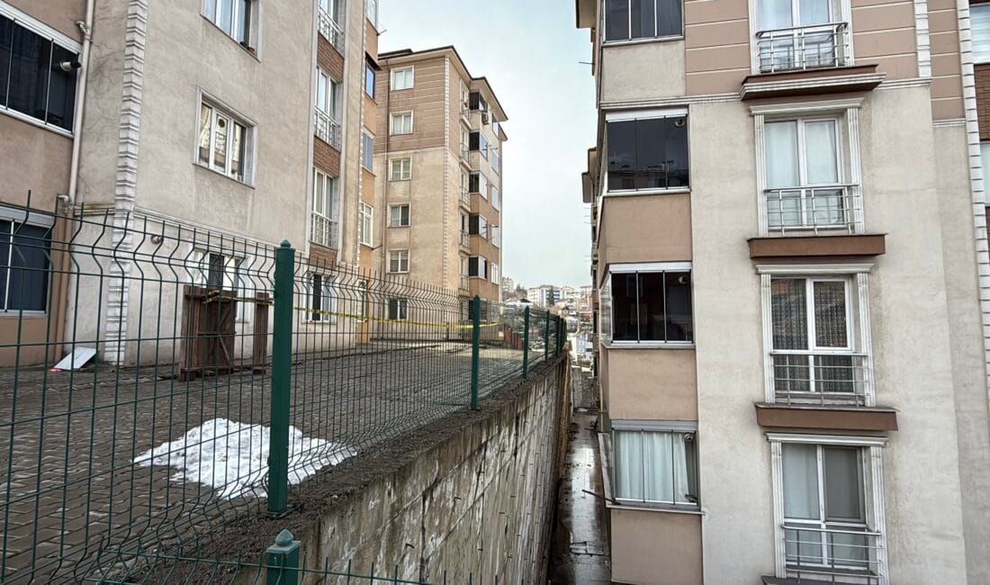 Karabük’te 6 metre yüksekliğinde 30 metre uzunluğundaki istinat duvarının çökme