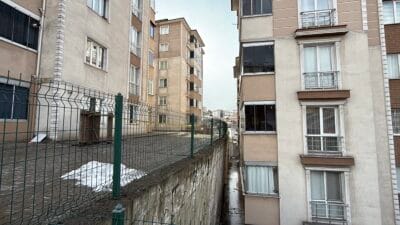 Karabük’te 6 metre yüksekliğinde 30 metre uzunluğundaki istinat duvarının çökme