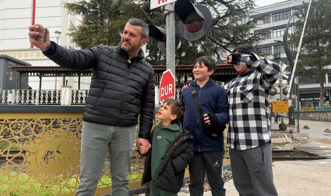 Başkan Çetinkaya: “Gecemiz Gündüzümüz Karabük” Karabük Belediye Başkanı Özkan Çetinkaya,