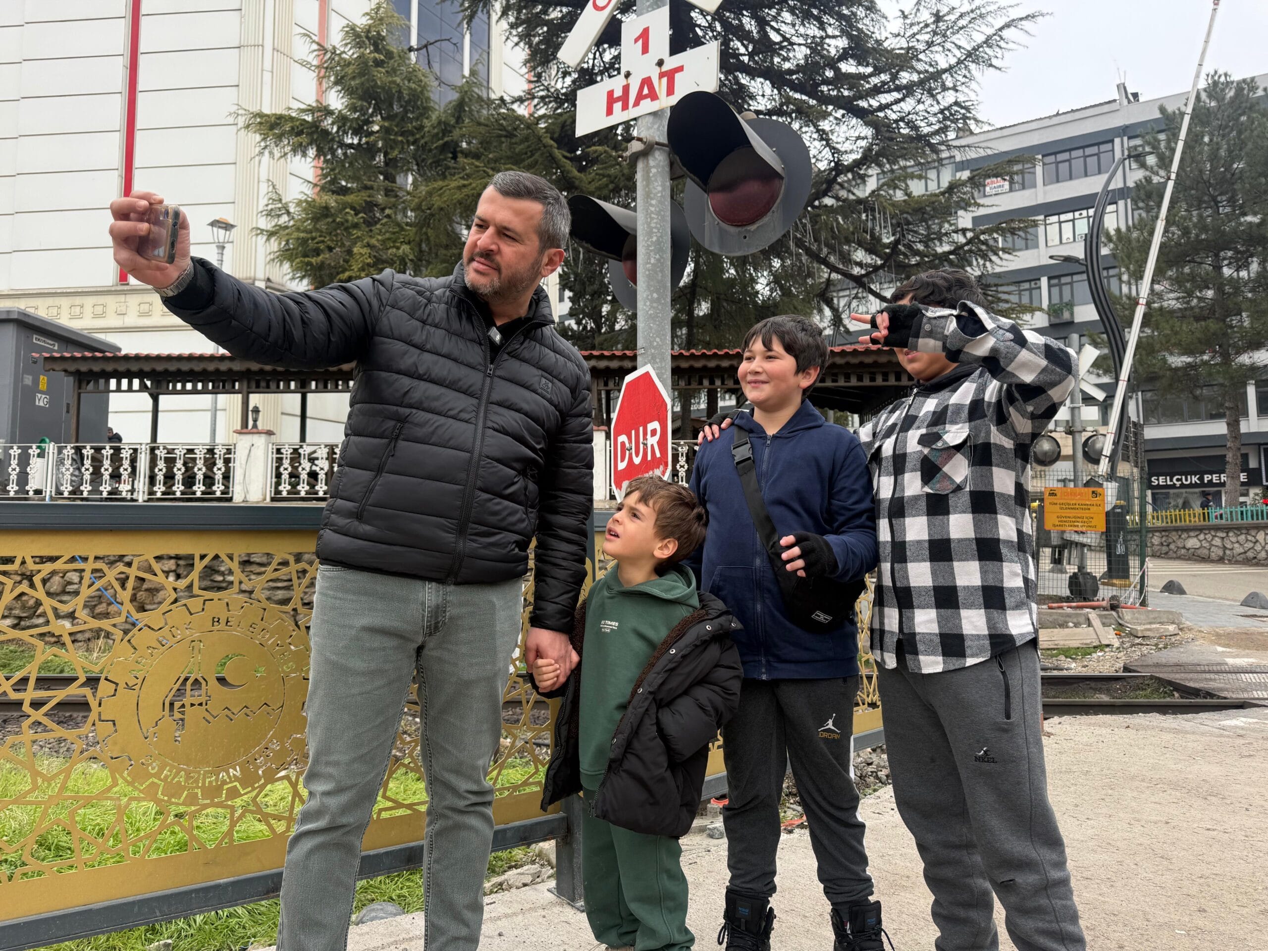 Başkan Çetinkaya: “Gecemiz Gündüzümüz Karabük” Karabük Belediye Başkanı Özkan Çetinkaya,