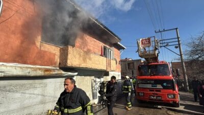 Karabük’te K.K.’ye ait müstakil evde çıkan yangın itfaiye ekiplerinin müdahalesi