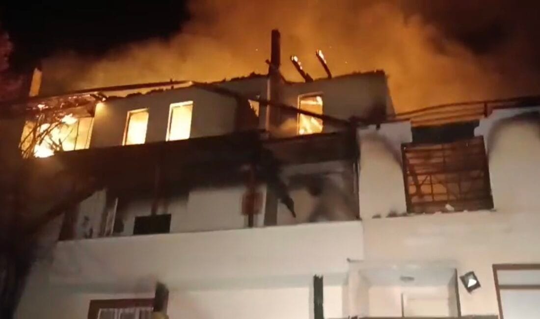 Safranbolu’da 3 katlı evde çıkan yangın itfaiye ekiplerinin müdahalesi ile