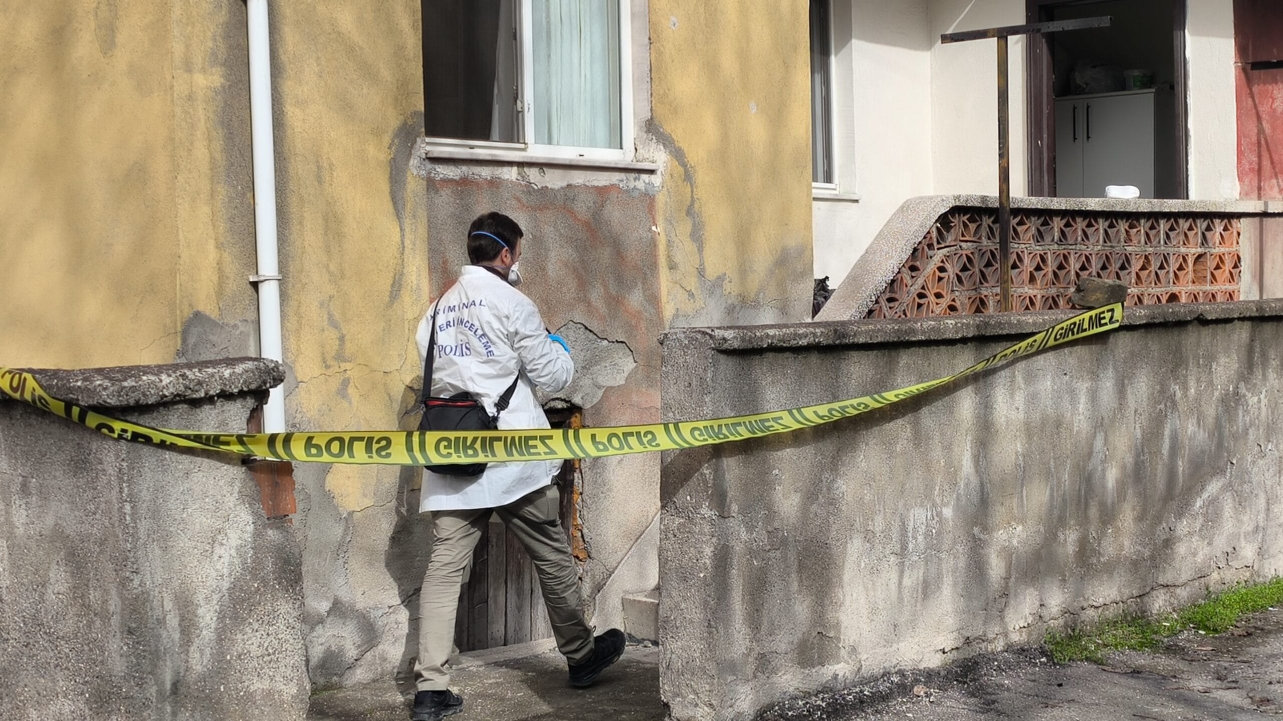 Karabük’te Atatürk Mahallesi’nde, sobadan sızan karbonmonoksit gazından etkilen çift hastaneye