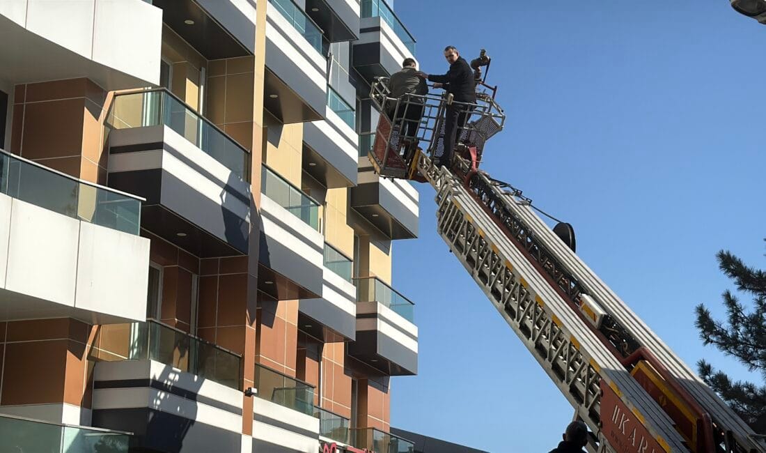 Safranbolu’da bir otelin zemin katında çıkan yangın söndürüldü. 9 kişi