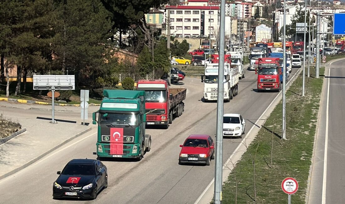 Karabük’te 70 tırın katıldığı tırcı konvoyu kent merkezinde trafiği kilitledi.