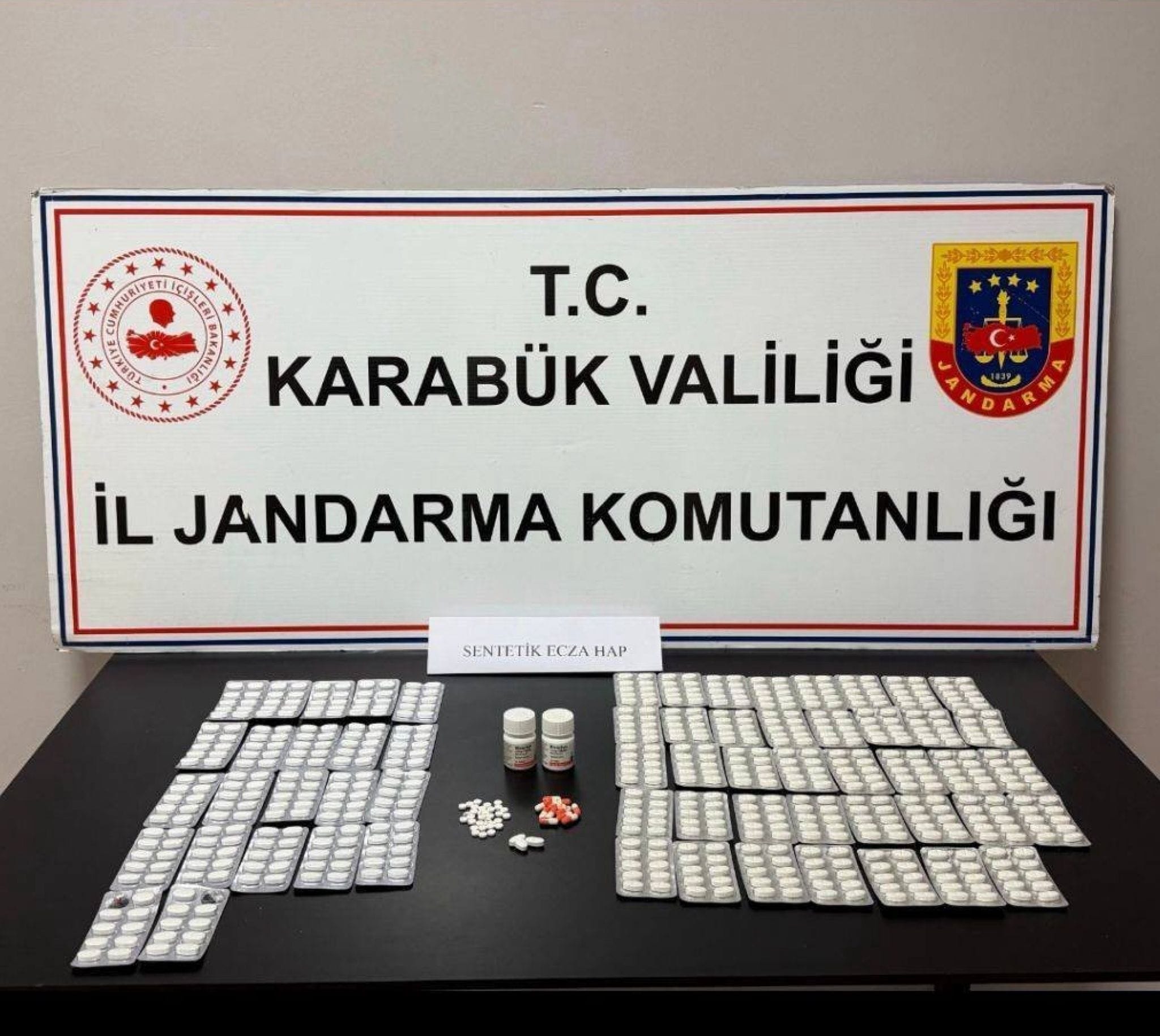 Karabük’te jandarma ekipleri tarafından düzenlenen iki ayrı operasyonda çok sayıda
