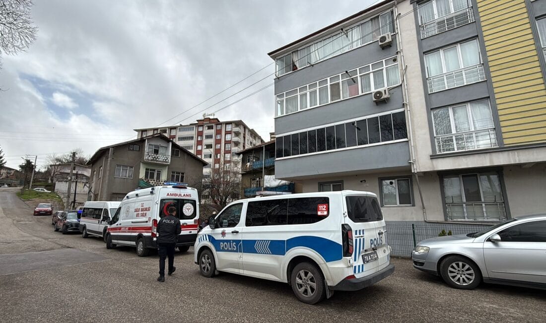 KARABÜK’TE 82 YAŞINDAKİ KADIN EVİNDE ÖLÜ BULUNDU Karabük’te yalnız yaşayan 82 yaşındaki kadın, evinde hayatını kaybetmiş halde
