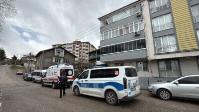 KARABÜK’TE 82 YAŞINDAKİ KADIN EVİNDE ÖLÜ BULUNDU Karabük’te yalnız yaşayan 82 yaşındaki kadın, evinde hayatını kaybetmiş halde