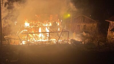 Karabük’ün Ovacık ilçesinde 2 katlı ahşap evde yangın çıktı. Yangında