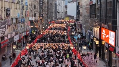 KARABÜK BELEDİYESİ’NİN İFTARINDA GÖNÜLLER AYNI SOFRADA BULUŞTU Karabük Belediyesi’nin İftarında Gönüller Aynı Sofrada Buluştu Karabük Belediyesi tarafından