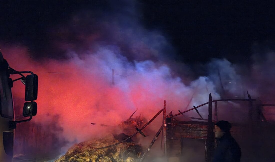 ESKİPAZAR’DA SAMANLIK ALEVLERE TESLİM OLDU Karabük’te çıkan yangında samanlık kullanılamaz hale geldi Karabük’ün Eskipazar ilçesinde