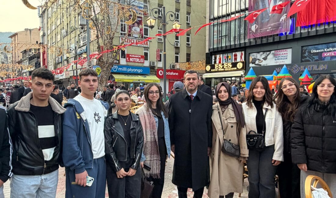 KARABÜK BELEDİYESİ BAYRAM HAZIRLIKLARINI TAMAMLADI Karabük Belediyesi Bayram Hazırlıklarını Tamamladı Karabük Belediyesi, Ramazan Bayramı öncesinde