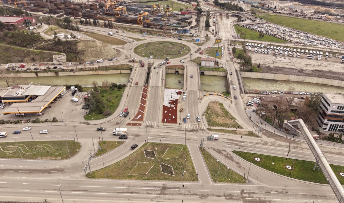 KARABÜK BELEDİYESİ KARDEMİR KAVŞAĞI’NDA ÇALIŞMALARINI SÜRDÜRÜYOR Karabük Belediyesi Şehre Estetik Dokunuşlarını Sürdürüyor Karabük Belediyesi, şehrin önemli