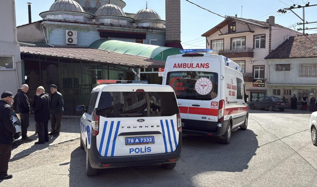 Karabük’te Nurkan B.(57) cuma namazı kıldığı sırada fenalaşarak hayatını kaybetti.