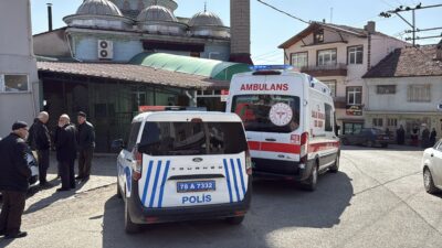 Karabük’te Nurkan B.(57) cuma namazı kıldığı sırada fenalaşarak hayatını kaybetti.