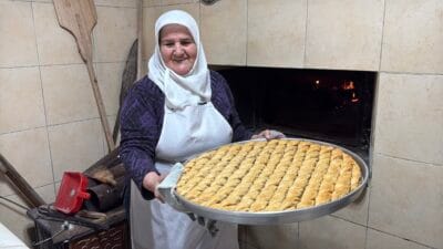 BULAK KÖYÜ’NDE KADINLARIN BAYRAM MESAİSİ SÜRÜYOR Karabük’te Ramazan Bayramı hazırlıkları hız kazanırken, Bulak Köyü’nde kadınlar geleneksel