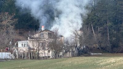 Eflani ilçesinde iki katlı müstakil evde çıkan yangın faciaya yol