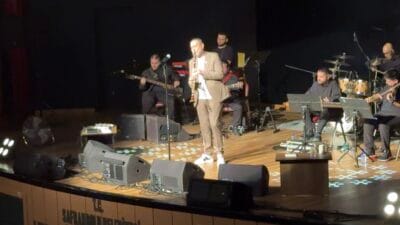 Hüsnü Şenlendirici, Safranbolu ilçesinde verdiği konserle müzikseverlere unutulmaz bir akşam