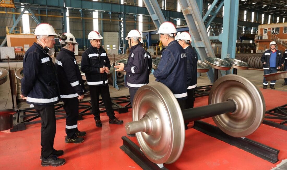 VALİ OKTAY ÇAĞATAY’DAN KARDEMİR’E ZİYARET Karabük Valisi Oktay Çağatay, beraberindeki vali yardımcılarıyla birlikte KARDEMİR A.Ş.’yi