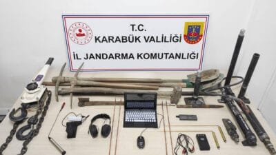 KARABÜK’TE KAÇAK KAZI VE UYUŞTURUCU OPERASYONU; 11 ŞÜPHELİ YAKALANDI Karabük’te Kaçak Kazı ve Uyuşturucu Operasyonu: 11 Şüpheli Yakalandı Karabük’te
