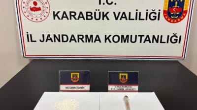 KARABÜK’TE UYUŞTURUCU OPERASYONU: 3 ŞÜPHELİ YAKALANDI Karabük Cumhuriyet Başsavcılığı koordinesinde, Karabük İl Jandarma Komutanlığı ekiplerince yürütülen