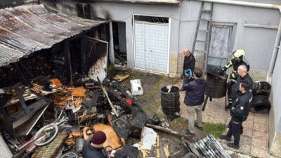 CAMİNİN YANINDAKİ DEPODA YANGIN ÇIKTI Karabük’te caminin yanında depoda çıkan yangın paniğe neden oldu. Olayda