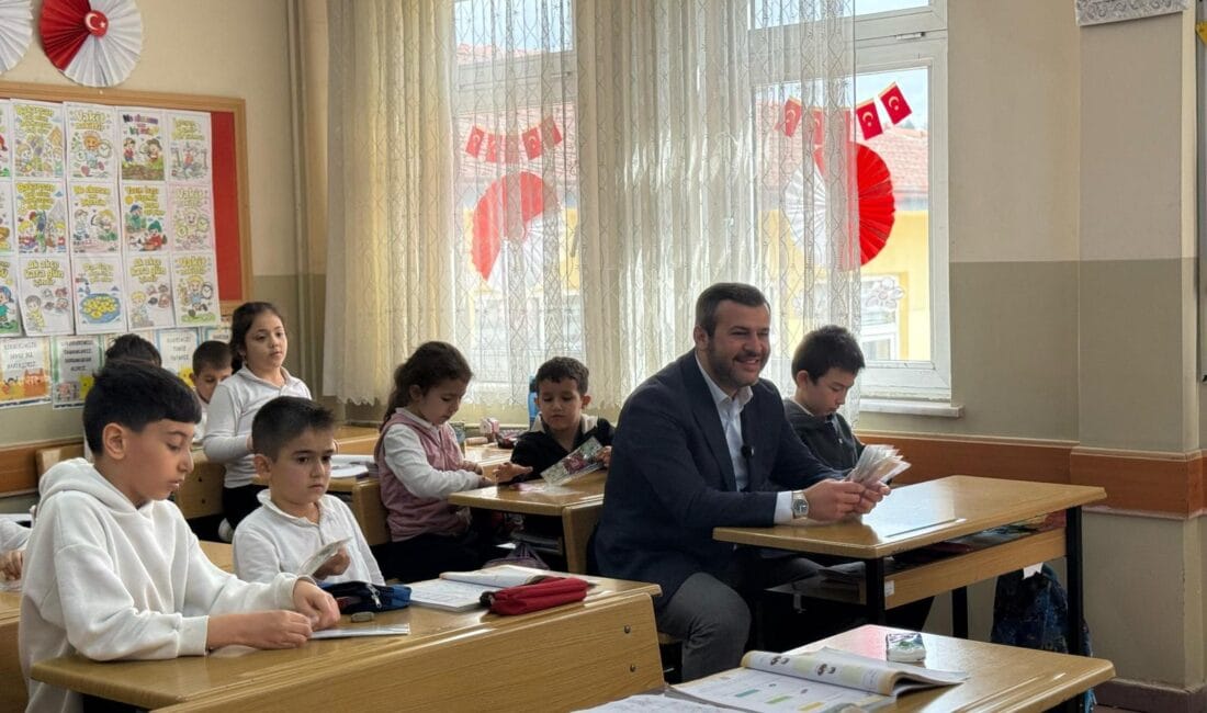 BAŞKAN ÇETİNKAYA’DAN MİNİKLERE YEREL YÖNETİM DERSİ Başkan Çetinkaya’dan Miniklere Yerel Yönetim Dersi Karabük Belediye Başkanı Özkan