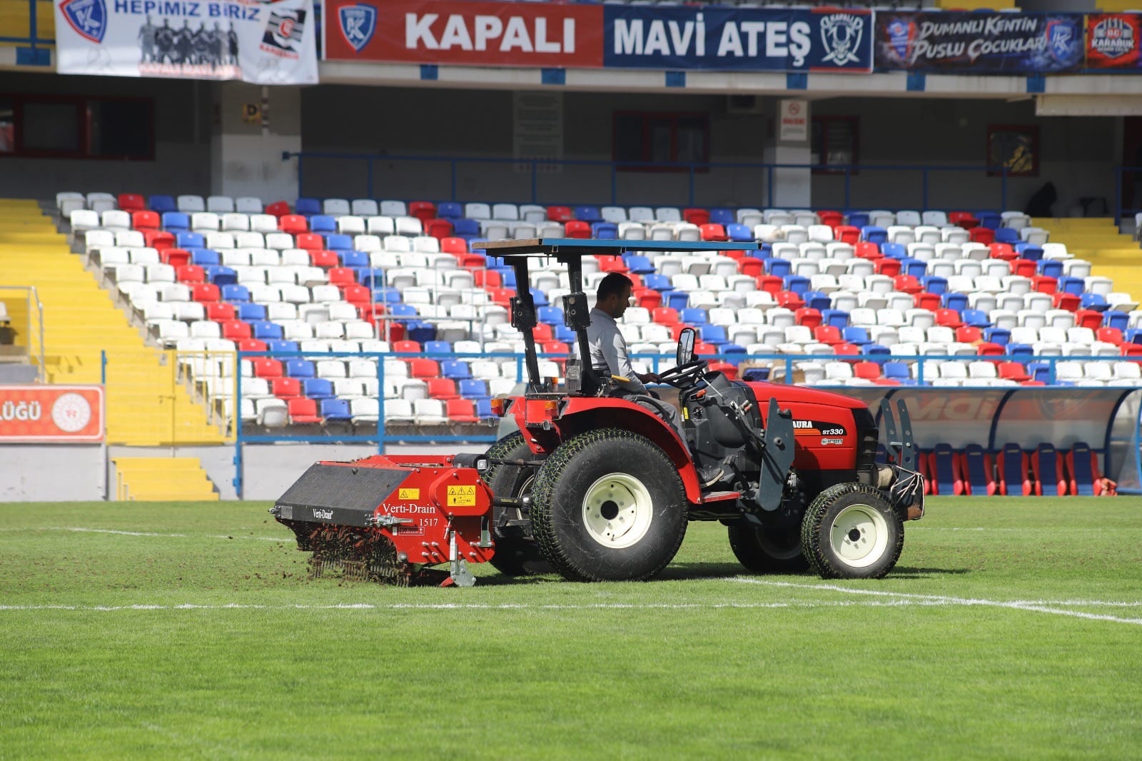 Dr. Necmettin Şeyhoğlu Stadyumu Çimleri Bakıma Alındı Karabük’ün 3. Lig