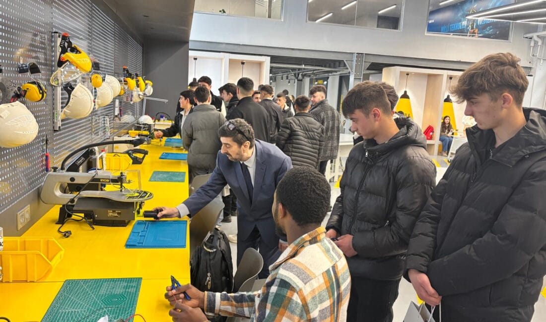 EFLANİ ÇPAL ÖĞRENCİLERİNE MESLEK SEÇİMİNE YÖNELİK TEKNİK GEZİ PROGRAMI DÜZENLENDİ Eflani Çok Programlı Anadolu Lisesi öğrencilerinin meslek seçimi süreçlerine katkı