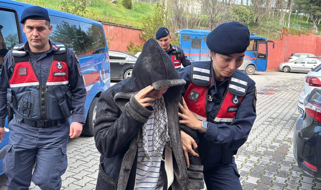 Karabük’te M.A.(40) tartıştığı eşi Mustafa A.’yı (47) tüfekle başından yaraladı.