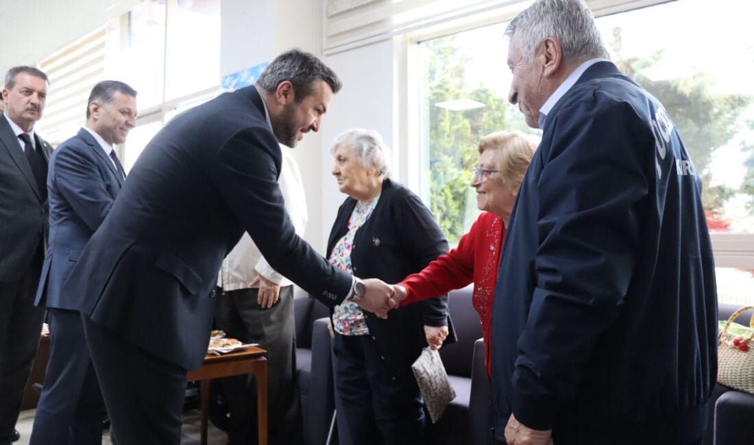 Karabük Belediye Başkanı Özkan Çetinkaya, Yücel Huzurevi’ni ziyaret ederek huzurevi
