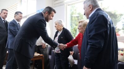 Karabük Belediye Başkanı Özkan Çetinkaya, Yücel Huzurevi’ni ziyaret ederek huzurevi