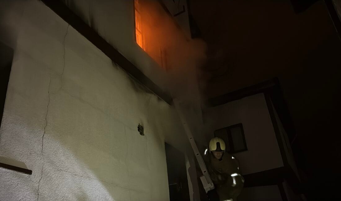 Karabük’ün Safranbolu ilçesinde 2 katlı müstakil evde çıkan yangın korku
