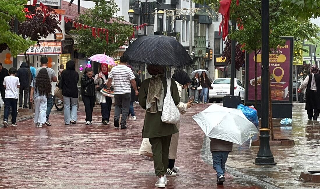 Karabük’te etkili olan sağanak günlük yaşamı olumsuz etkiledi. Karabük’te metrekareye