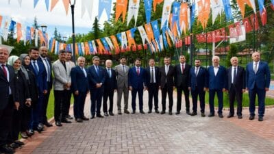 AK PARTİ KARABÜK TEŞKİLATI BAYRAMLAŞMA PROGRAMINDA BİR ARAYA GELDİ AK Parti Karabük Teşkilatı tarafından Kurban Bayramı dolayısıyla bayramlaşma programı