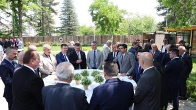 KARABÜK’TE BAYRAMLAŞMA TÖRENİ DÜZENLENDİ Karabük’te Kurban Bayramı dolayısıyla geleneksel bayramlaşma programı gerçekleştirildi. Havuzlu Bahçe