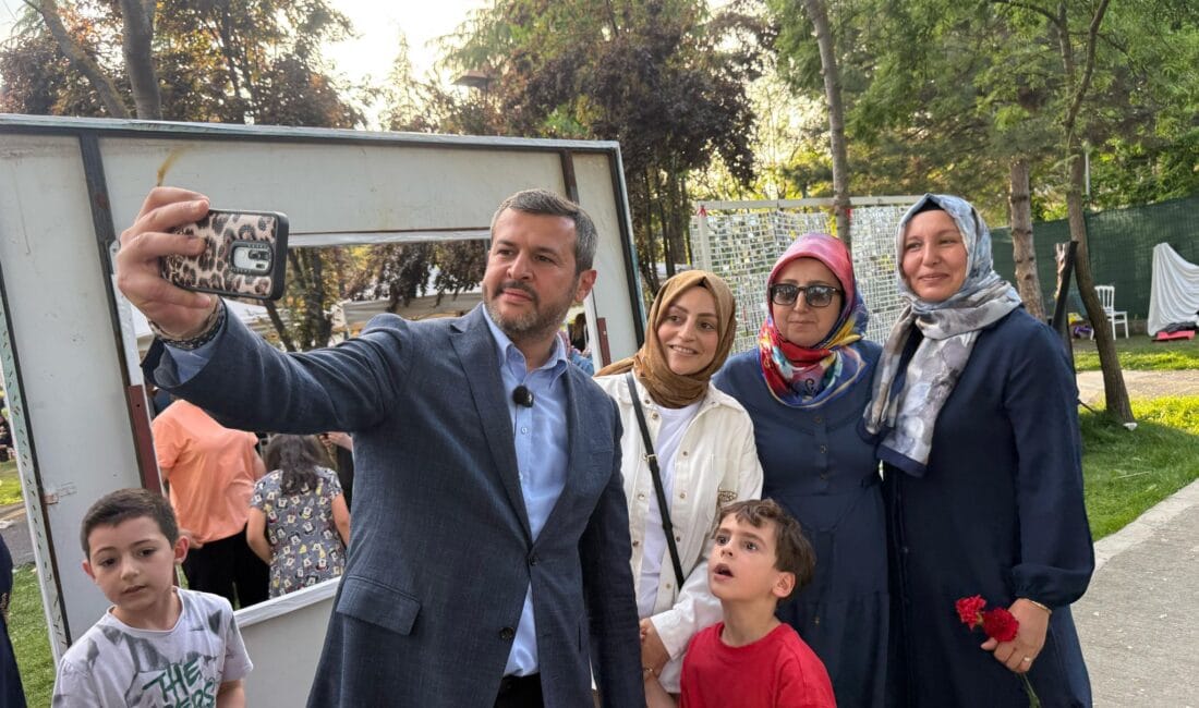 Karabük Belediye Başkanı Özkan Çetinkaya’nın katılımıyla düzenlenen Anneler Günü programı,
