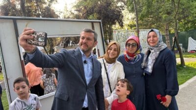 Karabük Belediye Başkanı Özkan Çetinkaya’nın katılımıyla düzenlenen Anneler Günü programı,